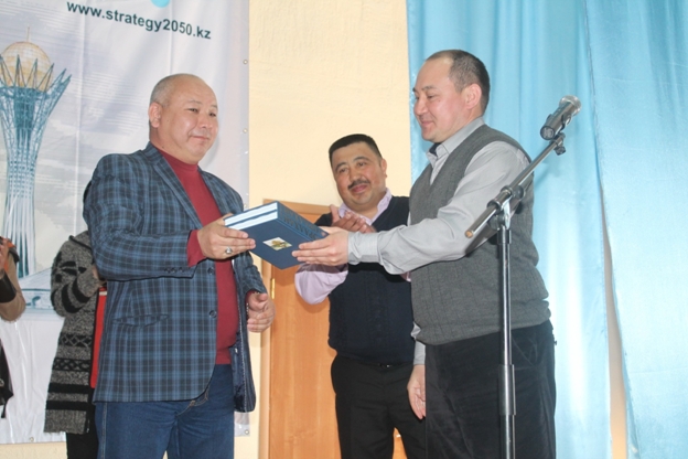 АБАЙ ТЕАТРЫ АУДАНДАРДЫ АРАЛАДЫ