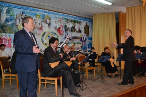 САХНА ТӨРІНДЕ АРДАГЕРЛЕР