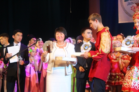 ДОСТЫҚТЫ ДӘРІПТЕГЕН ДӘСТҮРЛІ ФЕСТИВАЛЬ