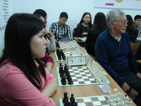 За шахматной доской