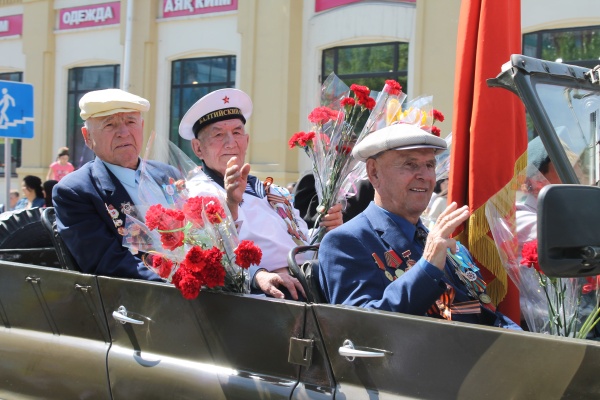 Торжественным маршем