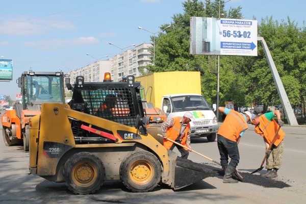 На улицах города идет ремонт