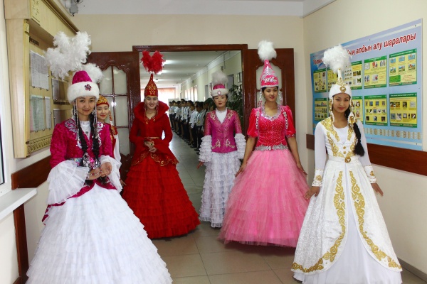 Развивать массовый спорт