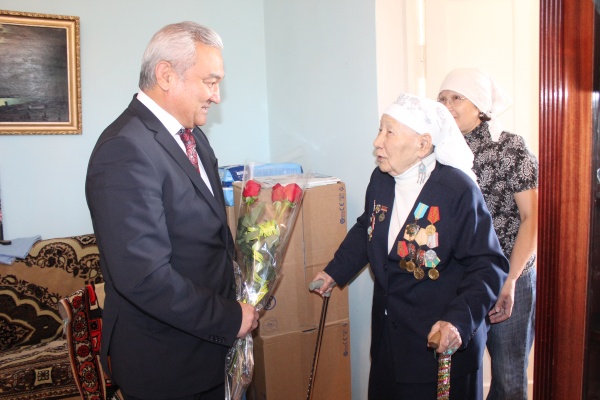 Окружить вниманием и заботой