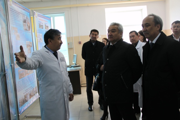 Претворять в жизнь научные проекты