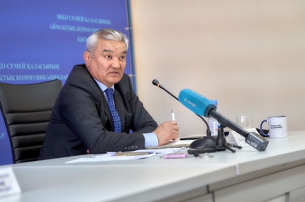 На вопросы журналистов