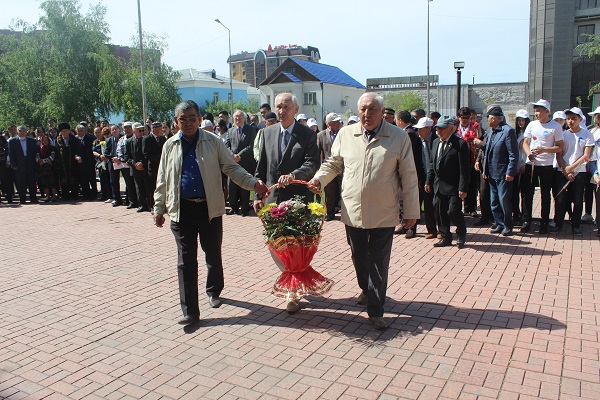 За мир и стабильность