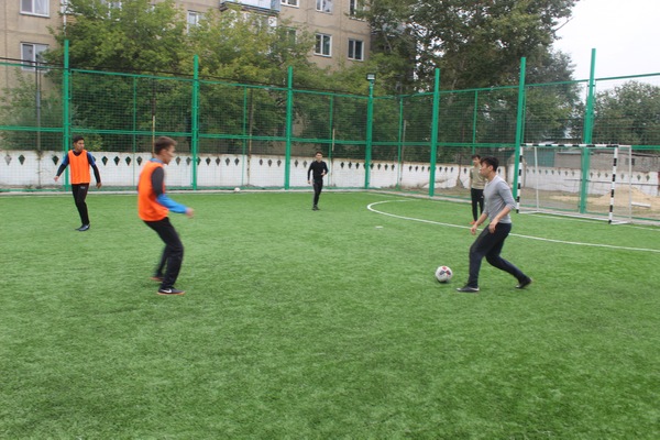 Подарок для родной школы