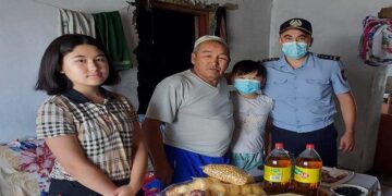 Протянуть руку помощи