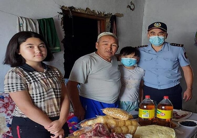 Протянуть руку помощи