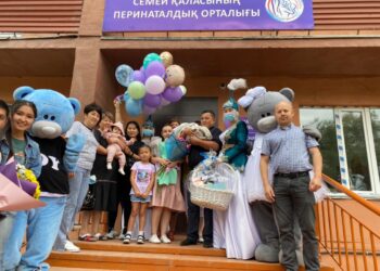 Встретили первых рожениц