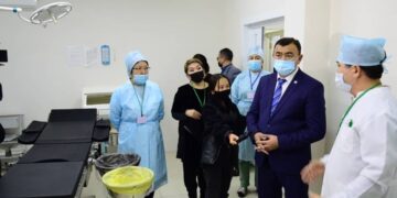 Оказать посильную помощь
