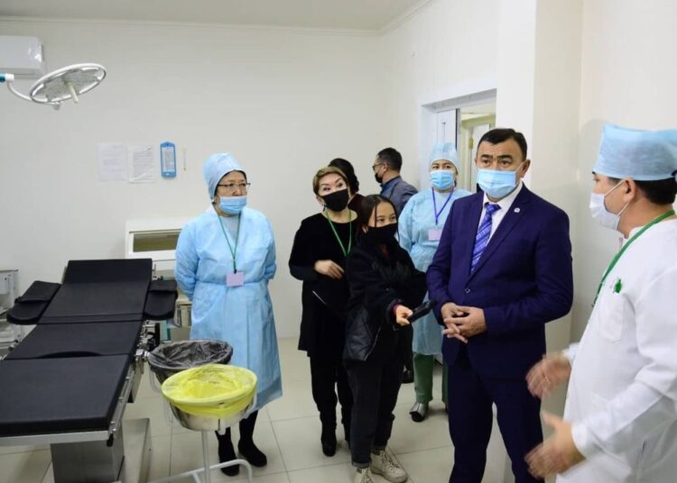 Оказать посильную помощь