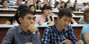 Живут студенты весело?