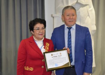 Открывает историю соседнего края