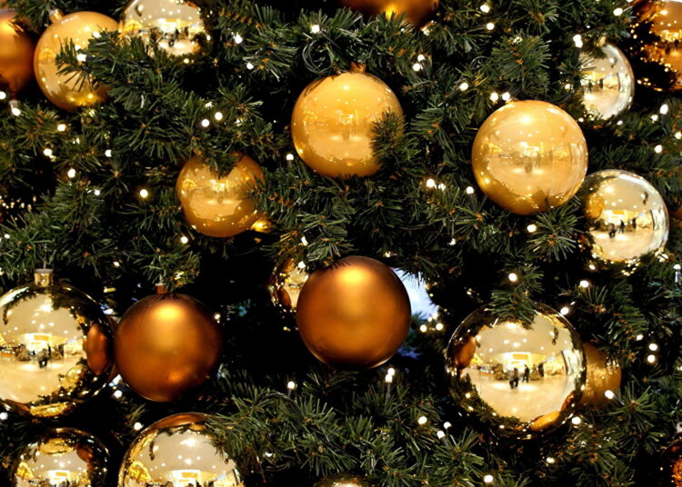 И неведомо откуда к нам приходит Новый год!