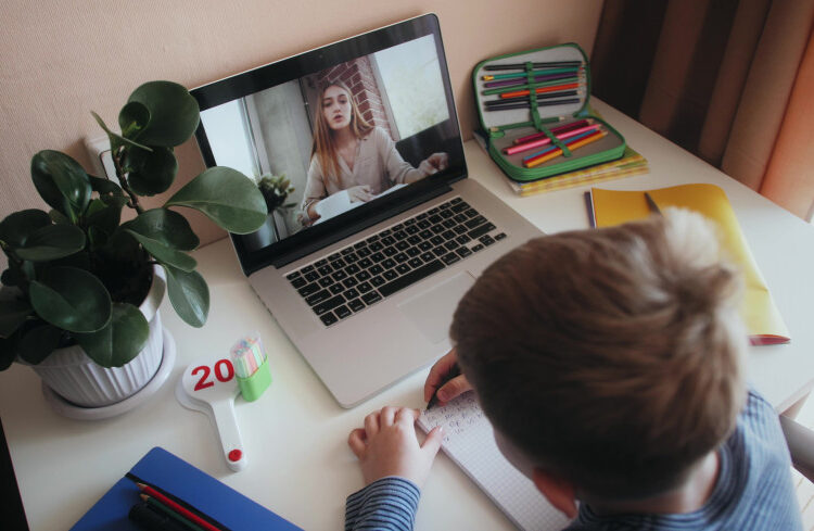 Школы снова онлайн?