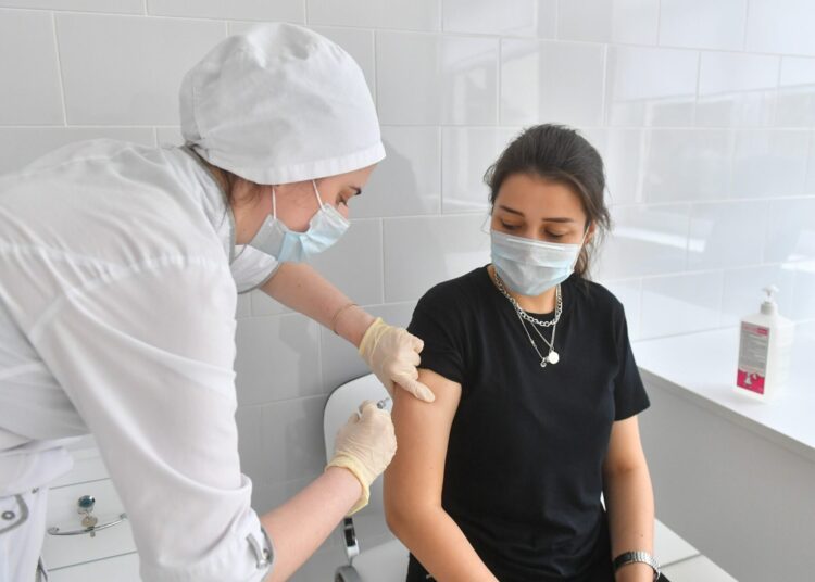 Вакцинация подростков продолжается