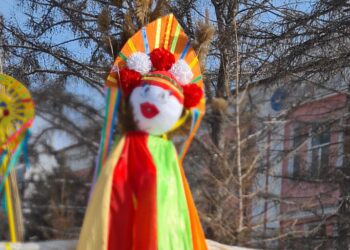 Масленица к нам идет, за собой Весну ведет