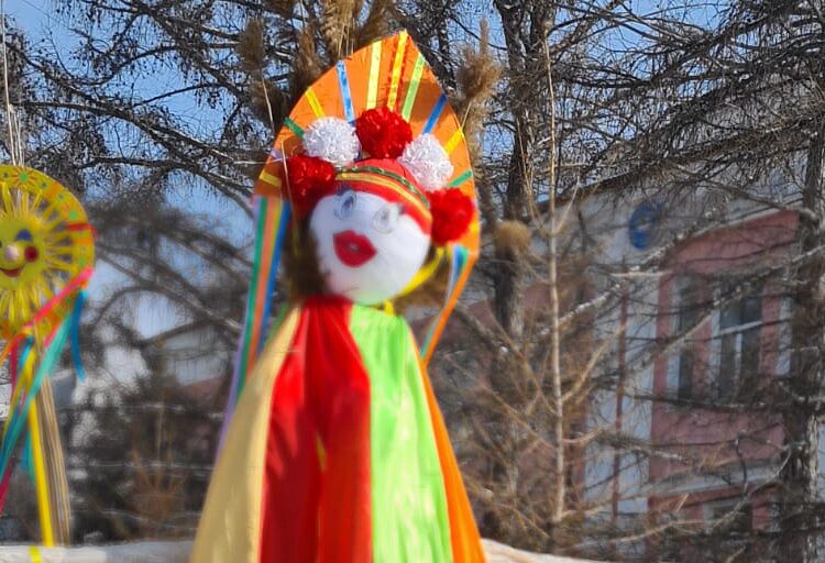 Масленица к нам идет, за собой Весну ведет