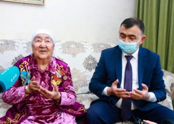 Поздравить не словами, а поступками