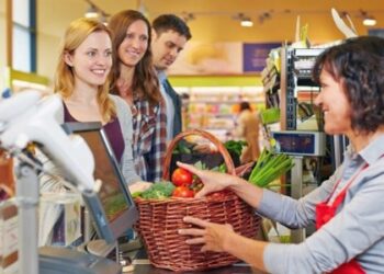 Купили просроченный товар в продуктовом магазине?