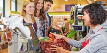 Купили просроченный товар в продуктовом магазине?
