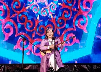 Под громкие овации