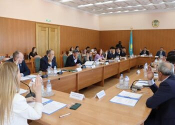 Герб Семея: кто «за», а кто «против»?