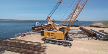 Строительство моста идет полным ходом