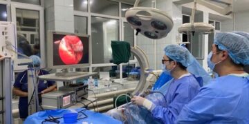 Операция на мозг через нос?