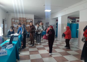 Участки все еще принимают голосующих