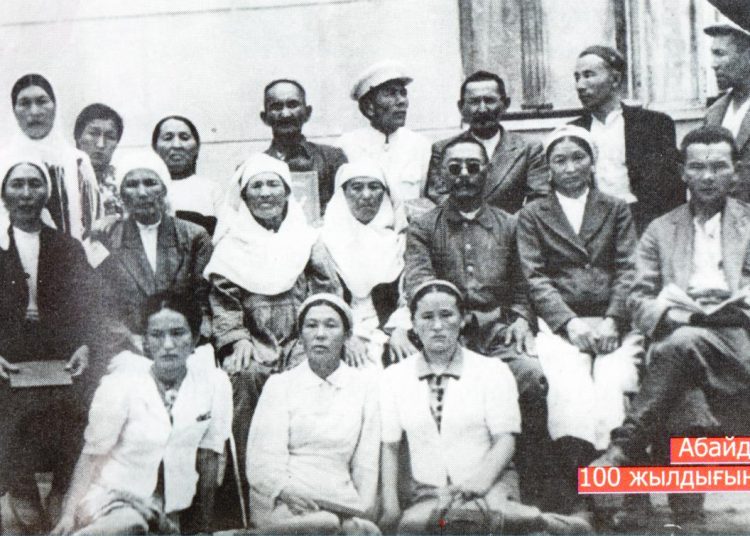 Мухтар Ауэзов в гостях у Жумагали-ата