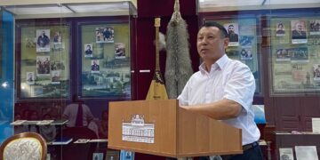 Отметить роль журналистики