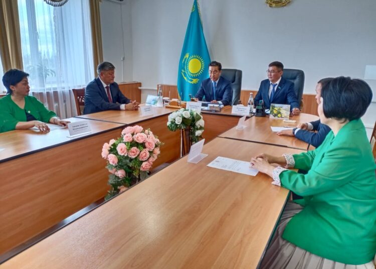 Аким области Абай посетил село Аксуат