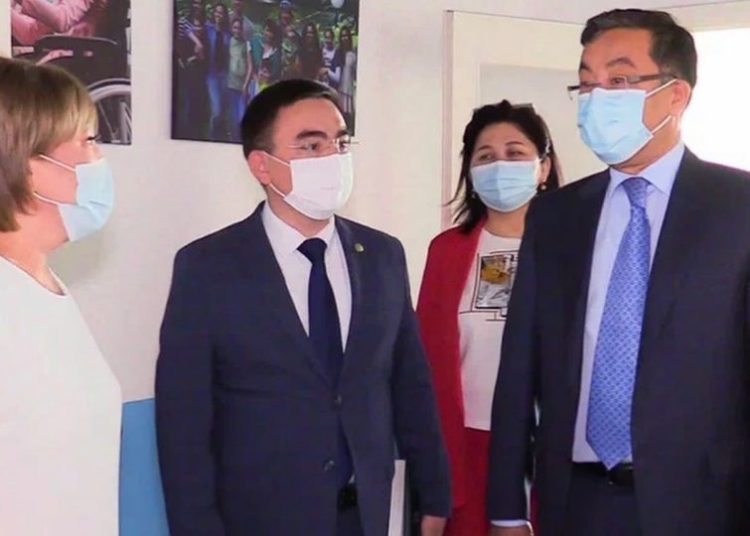 Посещая социальные объекты