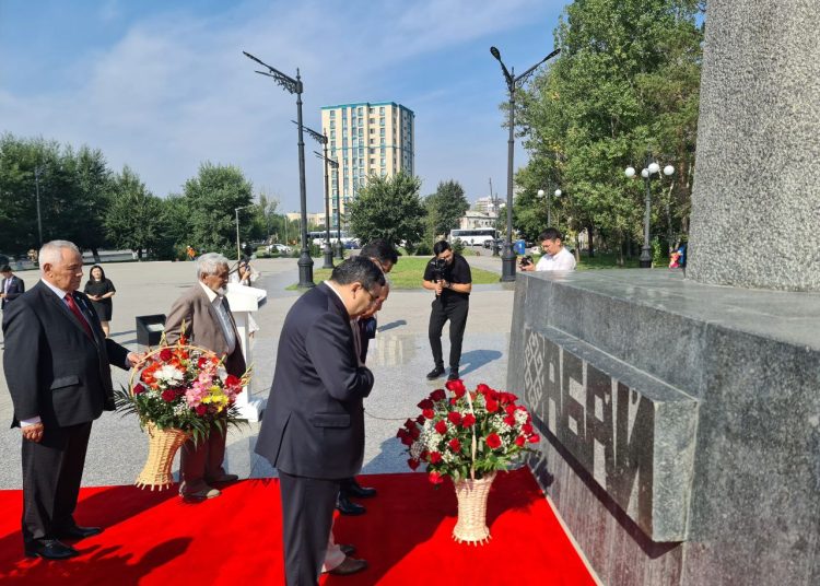 Показать величие мыслителя