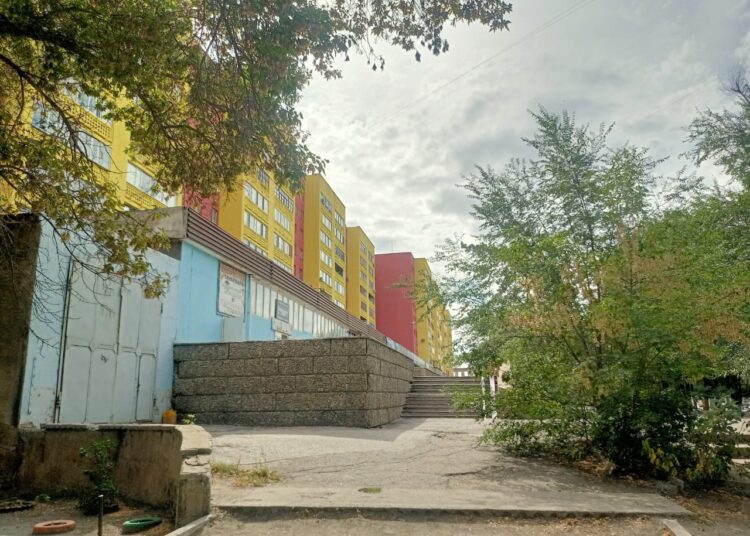 БУЙСТВО ЯРКИХ КРАСОК: КАК ГОРОЖАНЕ ОЦЕНИЛИ НОВЫЕ ФАСАДЫ?