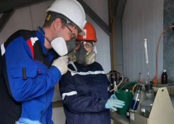 ПОДДЕРЖИВАТЬ ХРУПКОЕ РАВНОВЕСИЕ