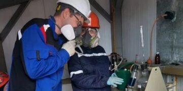 ПОДДЕРЖИВАТЬ ХРУПКОЕ РАВНОВЕСИЕ