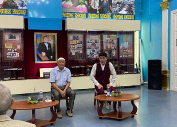 Популяризовать творчества казахских акынов