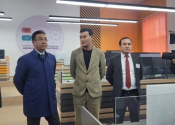 ПОД ПРИСТАЛЬНЫМ ОКОМ СТРАЖЕЙ ПОРЯДКА