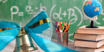 «Осеннее чудо случается в детстве, со школьными знаниями вновь жить в соседстве…»