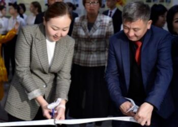 В ЧЕСТЬ НАРОДНОГО УЧИТЕЛЯ