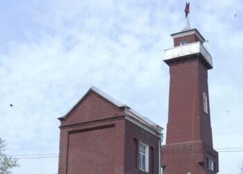 ПО СОСЕДСТВУ С ВЕКОВОЙ ИСТОРИЕЙ