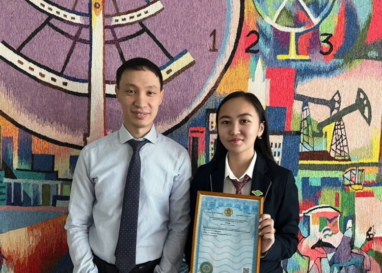 Учитель и школьница из города Семей разработали сайт, который определяет уровень знаний государственного языка