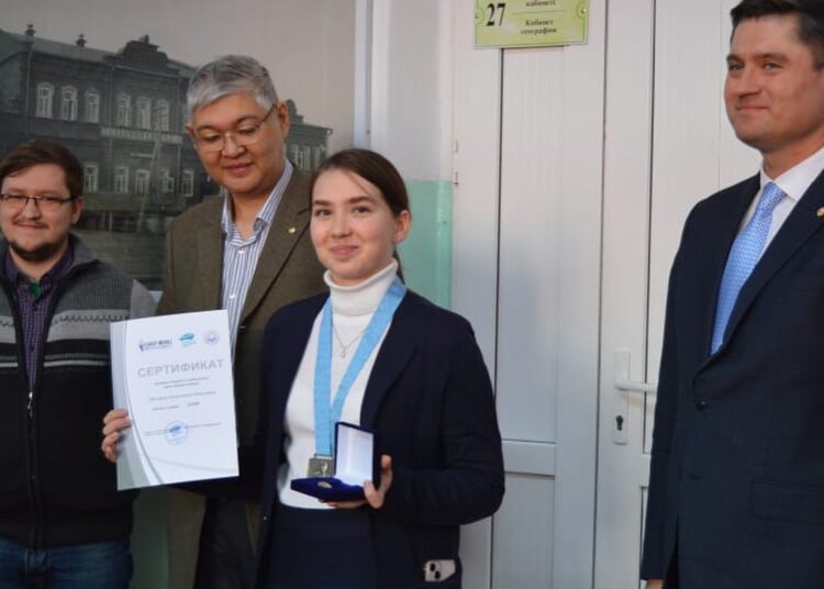 ИНТЕЛЛЕКТУАЛАМ ЮНОСТЬ НЕ ПОМЕХА