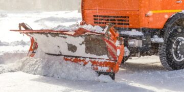 УБОРКА СНЕГА ПРОДОЛЖАЕТСЯ