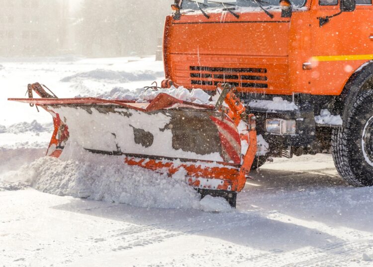 УБОРКА СНЕГА ПРОДОЛЖАЕТСЯ
