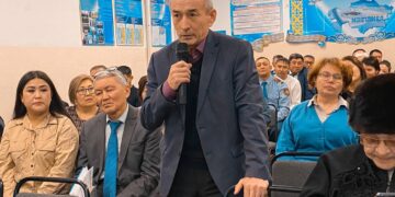 Держать связь с жителями окраин